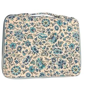 Vera Bradley Quilted Bible Cover & Organizer Portfolio - Blue Floral secure hold